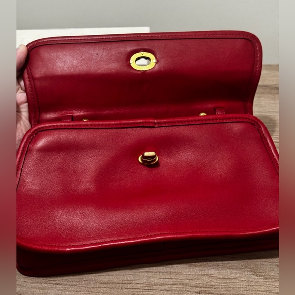 Beautiful Coach Geometrical Clutch rare red vintage. Style L7C-9044 - Picture 8 of 10